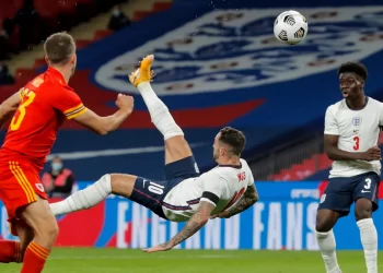 Formacionet zyrtare të derbit britanik, Southgate bën 5 ndryshime