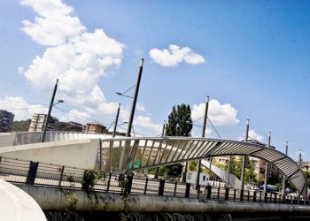 Sulmohen 4 shqiptarë në Mitrovicë, njërit i thyejnë hundën