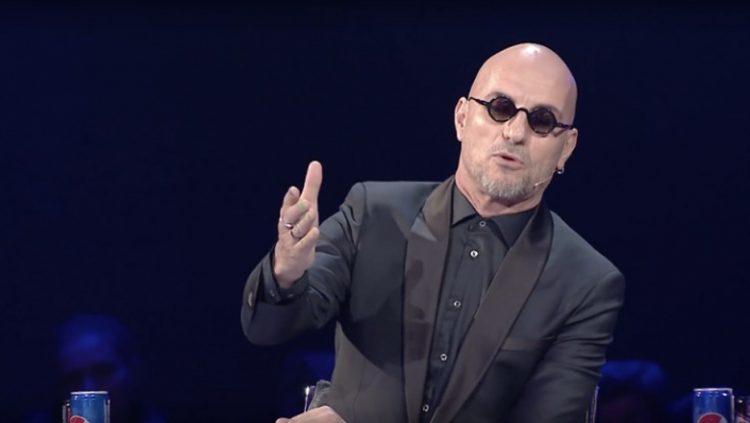 Robert Aliaj: Shefi i policisë më çau fytyrën! Gruan ma…