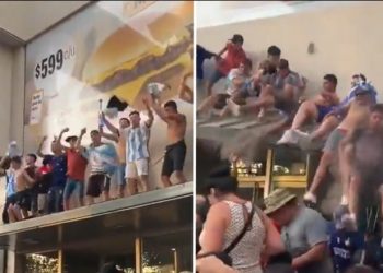 VIDEO/ Teksa festonin, tifozët e Argjentinës bien nga tarraca