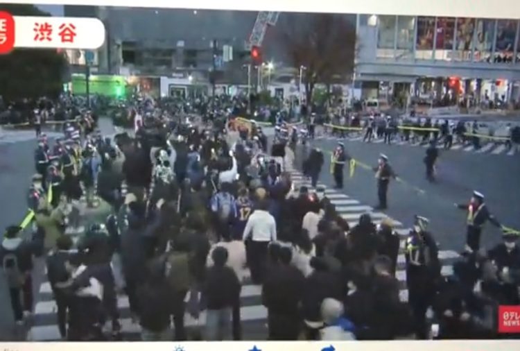 VIDEO/ Kualifikohet Japonia, festë e madhe në rrugët e Tokios