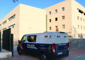 Përfitoi nga vetëvrasja e policit, shqiptari arratiset nga gjykata