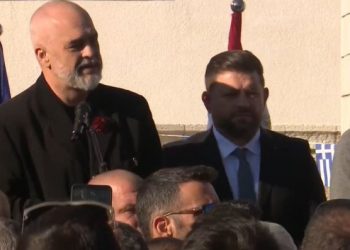 “Ju solla të birin e të atit”, Rama flet greqisht afër Mitsotakis