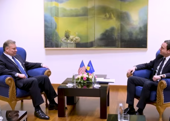 Escobar i jep “recetën” Kurtit dhe Vuçiçit për situatën në Veri