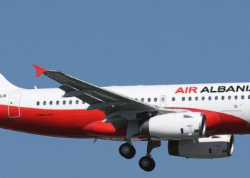 Vdes stjuardesa e Air Albania, u rrëzua në tokë sa mbërriti në…