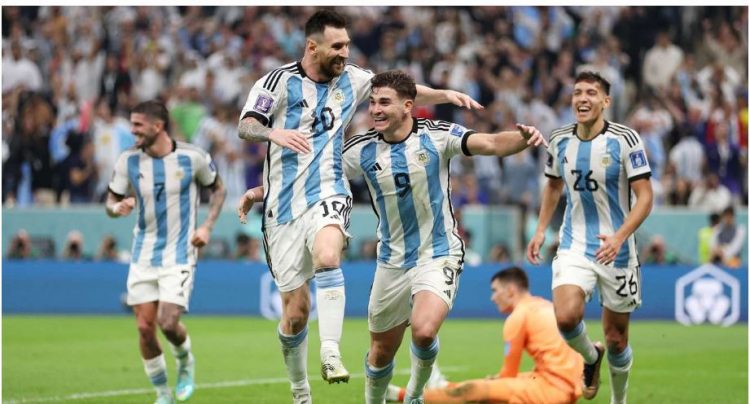 Super Messi, Alvarez shënon të tretin për Argjentinën