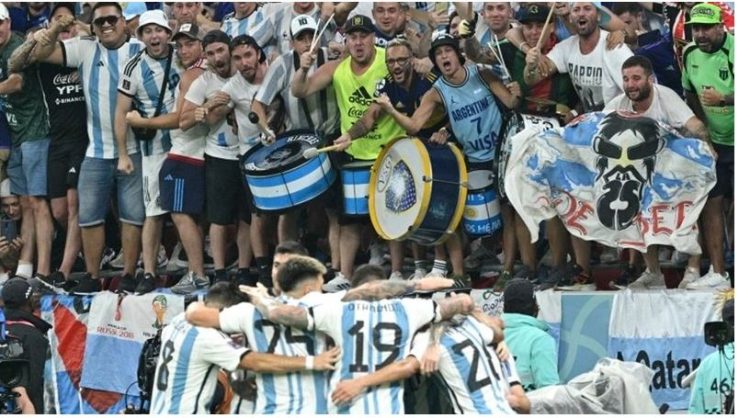 Argjentina fiton me Holandën…në tribuna!