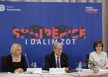 Berisha: Bandat e qeverisë tentuan të vendosin rektorin në Tiranë