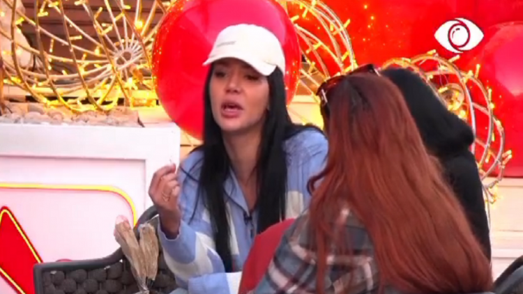 “Nuk më la të punoj”, Efi flet për ish-të dashurin