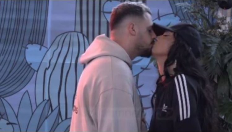 Einxhel tregon vendin se ku Zoti e ka bekuar me jetë