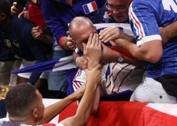 Goditi me top tifozin para ndeshjes, ja gjesti i Mbappe / FOTOT