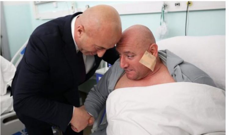 Kurti e Haradinaj vizitojnë policin e plagosur