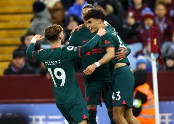 Liverpool fitore për festa, mposht Aston Villan