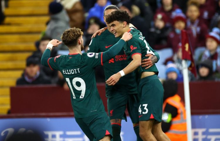 Liverpool fitore për festa, mposht Aston Villan