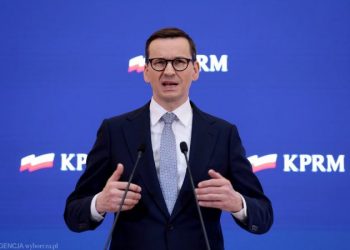 “Sjellje egoiste”, kryeministri polak kritikon ashpër BE