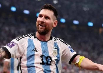 “Mos harroni të fshini këmbët”, gjest i turpshëm kundër Messit