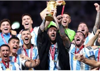 Video ekskluzive nga stadiumi/ Momenti ku Messi ngre Kupën e Botës