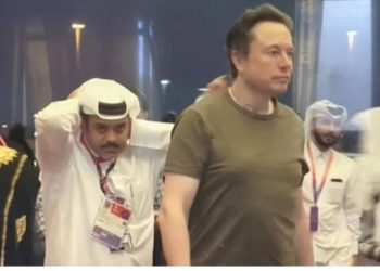 VIDEO/ Elon Musk në Katar, ndjek finalen nga afër