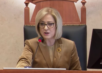 Tone të ashpra në Kuvend/ Nikolla-Alibeajt: S’kam nevojë për leje..