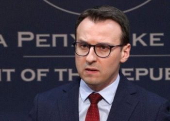 Tensionet në Kosovë, Petkoviç: Po dhunohet populli serb