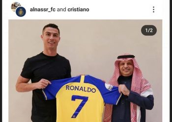 FOTO/ Sheikët prezantojnë Ronaldon, ja fanela që do veshë