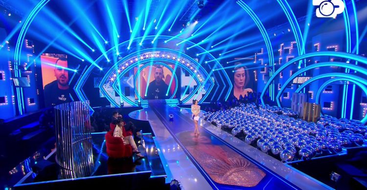 Olta kapet me Zhaklinën, Ronaldo e shigjeton (Debatet)