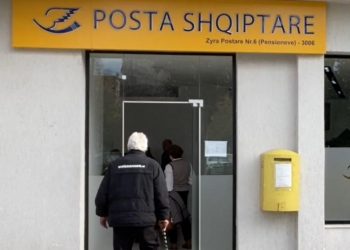 Shpërblimi i fundvitit, pensionistët: 5 mijë lekë s’dalin për ilaçe