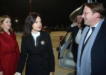 FOTO/ Samiti i BE, vijnë krerët e parë të BE në Rinas