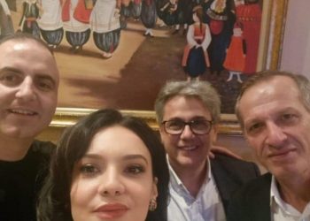 Pasi tradhtoi Metën, deputeti pozon me Spiropalin