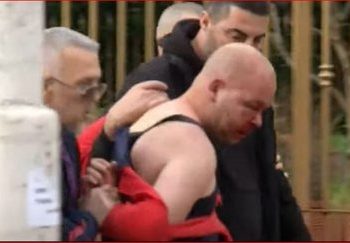 Identifikohet personi që gjuajti me grusht Berishën (EMRI)