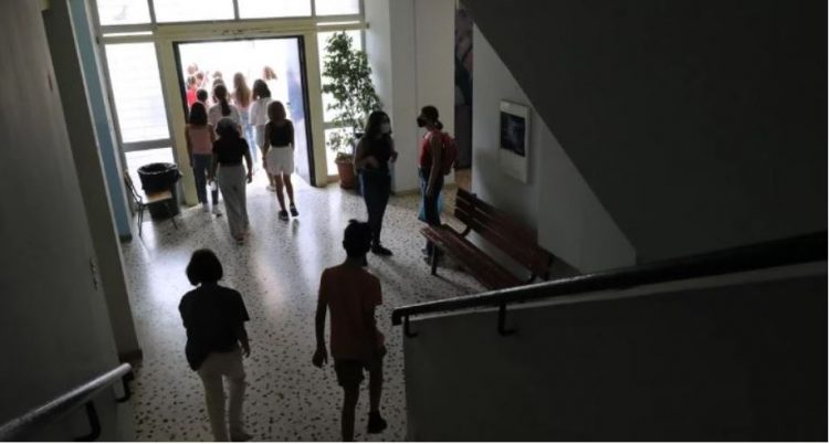 Sulmohet adoleshenti shqiptar në Greqi, autorë shokët e klasës