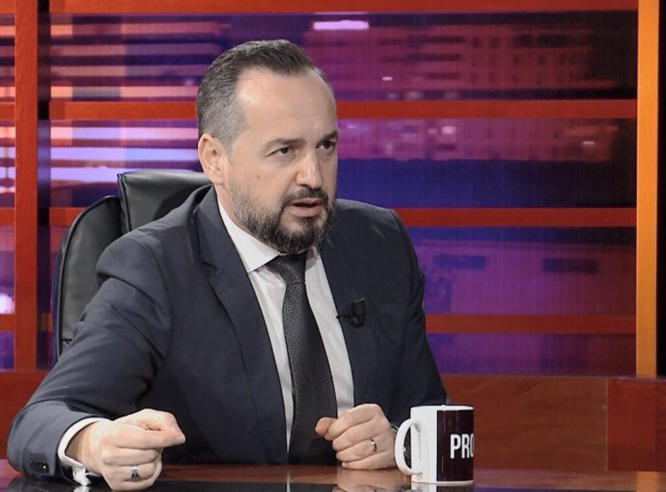 Pastori ngre dyshime: Një mendje, plan për shpopullimin në Shqipëri