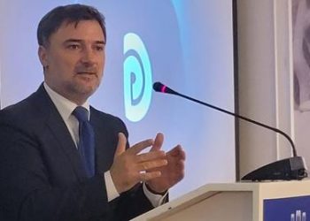 “Mbetemi parti anti-komuniste”, Alibeaj: Nuk bëjmë negociata