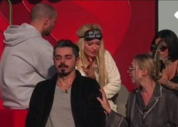 Debatoi me Oltën, ja si e qetëson Zhaklina Amosin