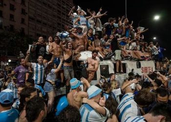 Po festonte fitoren e kombëtares, humb jetën tifozi argjentinas