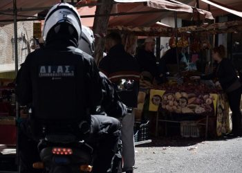 Grabiste gratë e moshuara kur dilnin nga kisha, arrestohet