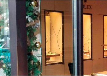 Grabitje spektakolare në qendër të Athinës, merren 18 ora Rolex