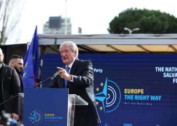 Berisha në protestë: Dalim para Evropës si njerëz të varkave