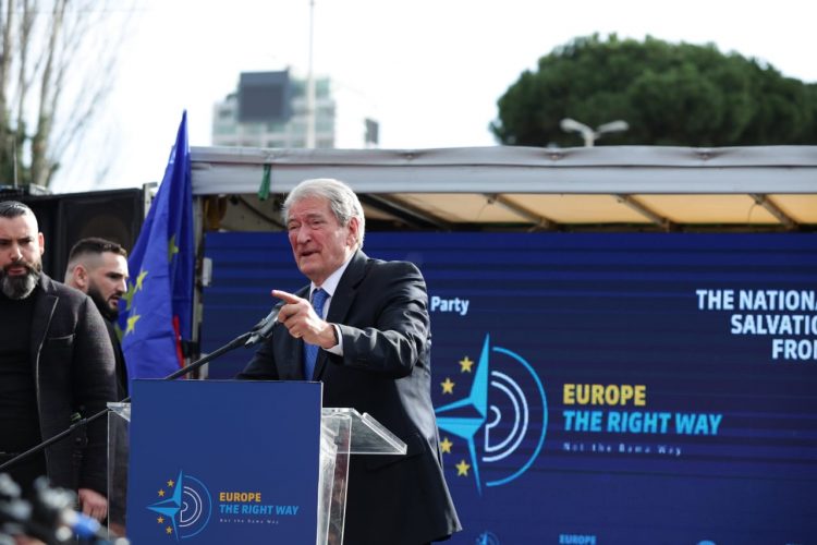 Berisha në protestë: Dalim para Evropës si njerëz të varkave