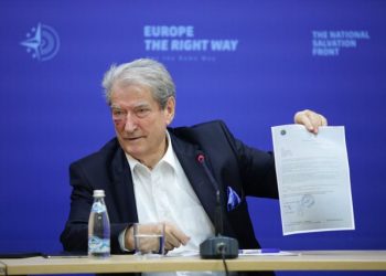 E dhunoi në protestë, Berisha: Gert Shehu është agjent policie