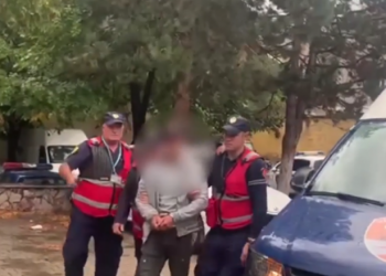 Kërcënoi dhe përndoqi një person, arrestohet 28-vjeçari