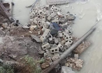 Çahet diga e përroit, rrezikohet përmbytja e rrugëve në Gjirokastër