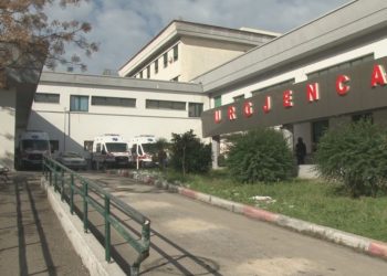 Durrës/ 40-vjeçari shkon për ndihmë në spital, ja çfarë dyshohet