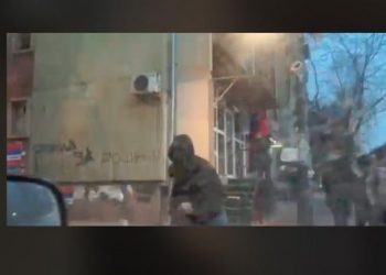 Tensionohet situata, sulmohen 2 gazetarë në Mitrovicën e Veriut