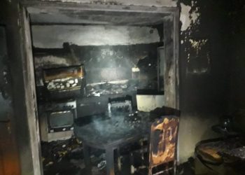 Përfshihet nga flakët një banesë në Elbasan