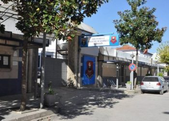 Aksidenti me vdekje në Elbasan, arrestohet pas disa ditësh shoferi