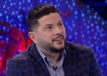 “Turp të të vijë”, moderatori kritikon hapur Ermal Mamaqin