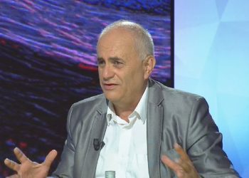 Fuga analizon dhunën ndaj Berishës: Në mes të ditës…