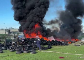 Djegia e gomave në Vlorë, reagon policia: U shoqëruan 4 persona