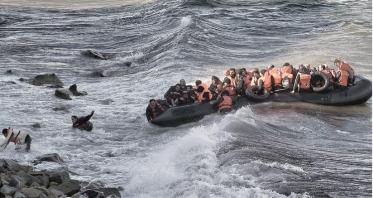 Përplaset me shkëmbinjtë gomonia pranë Greqisë, foshnja humb jetën